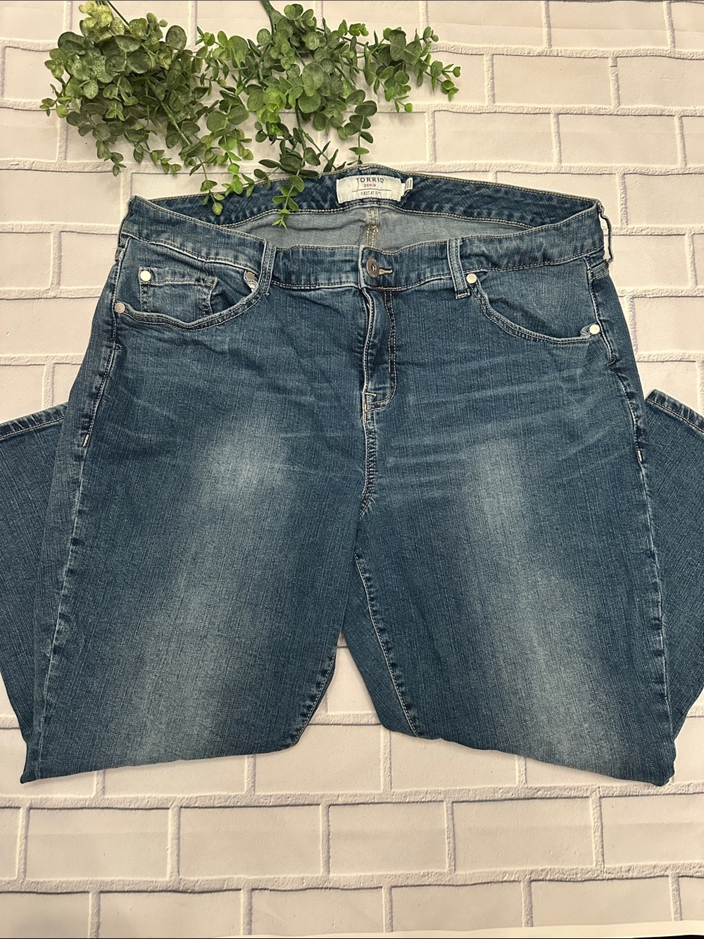 Torrid Blue Denim Capri Jeans Sz 20